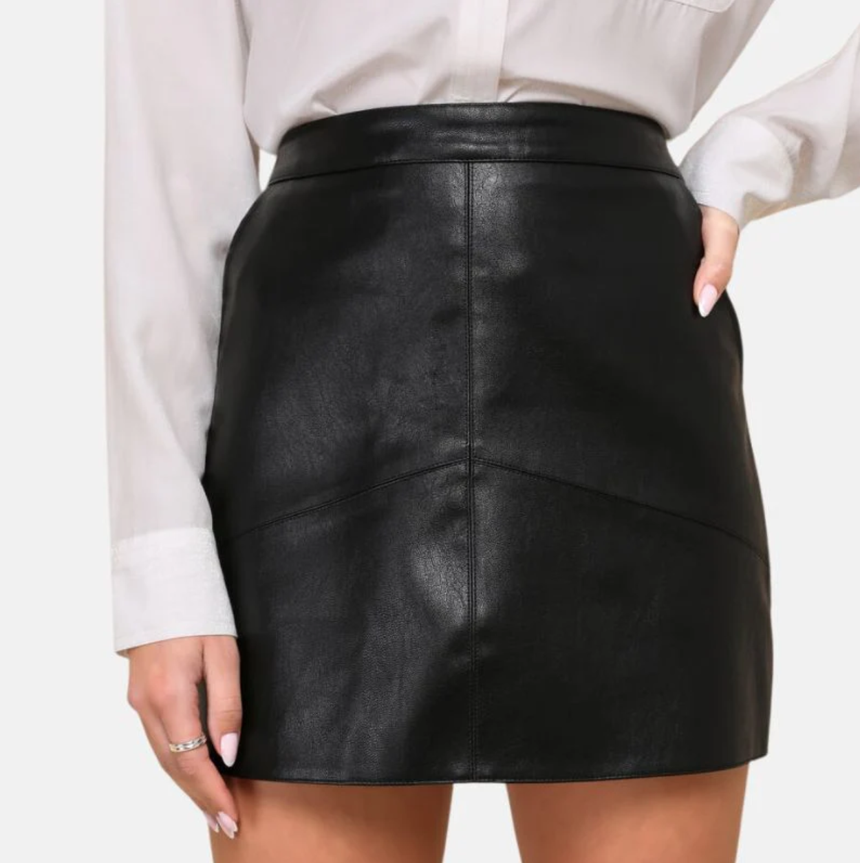 women's mini black leather skirt with pockets