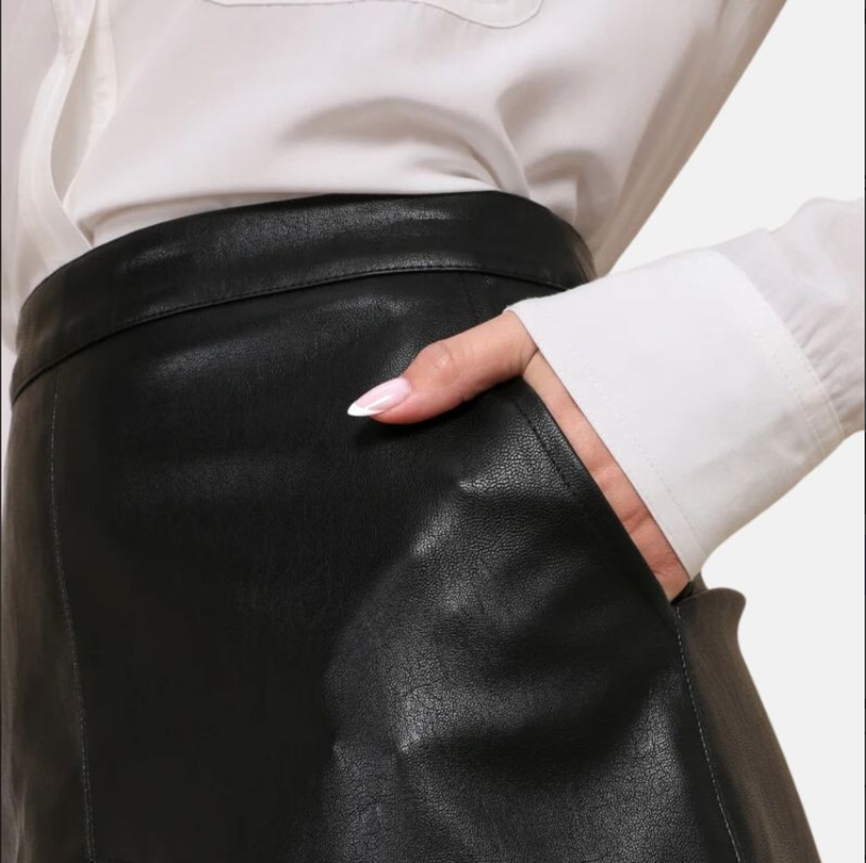 women's mini black leather skirt with pockets